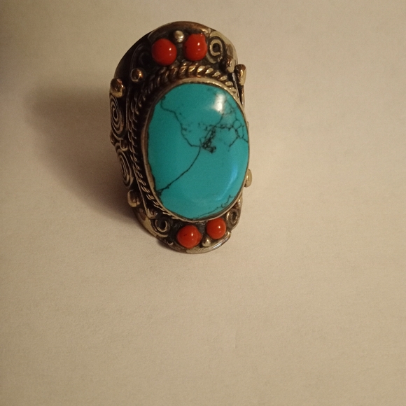 Turquoise Ring with Fantastic Details on the Sides. Size 8 @1" wide. - Picture 8 of 8